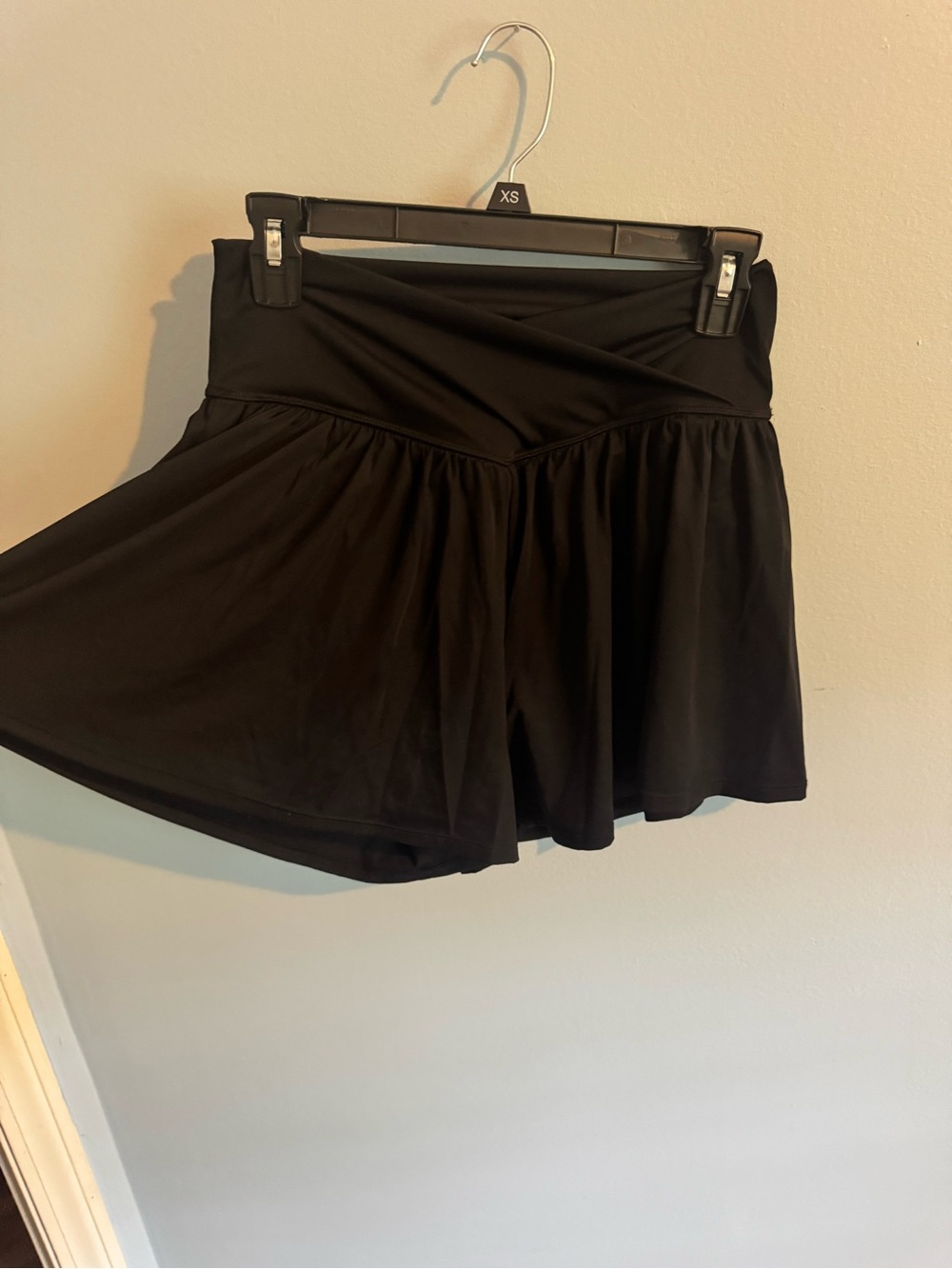 Women's Black High-Waist Flowy Shorts - Picture 2 of 6